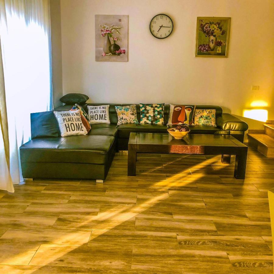 Casa Raira Hotel Barcani Ngoại thất bức ảnh