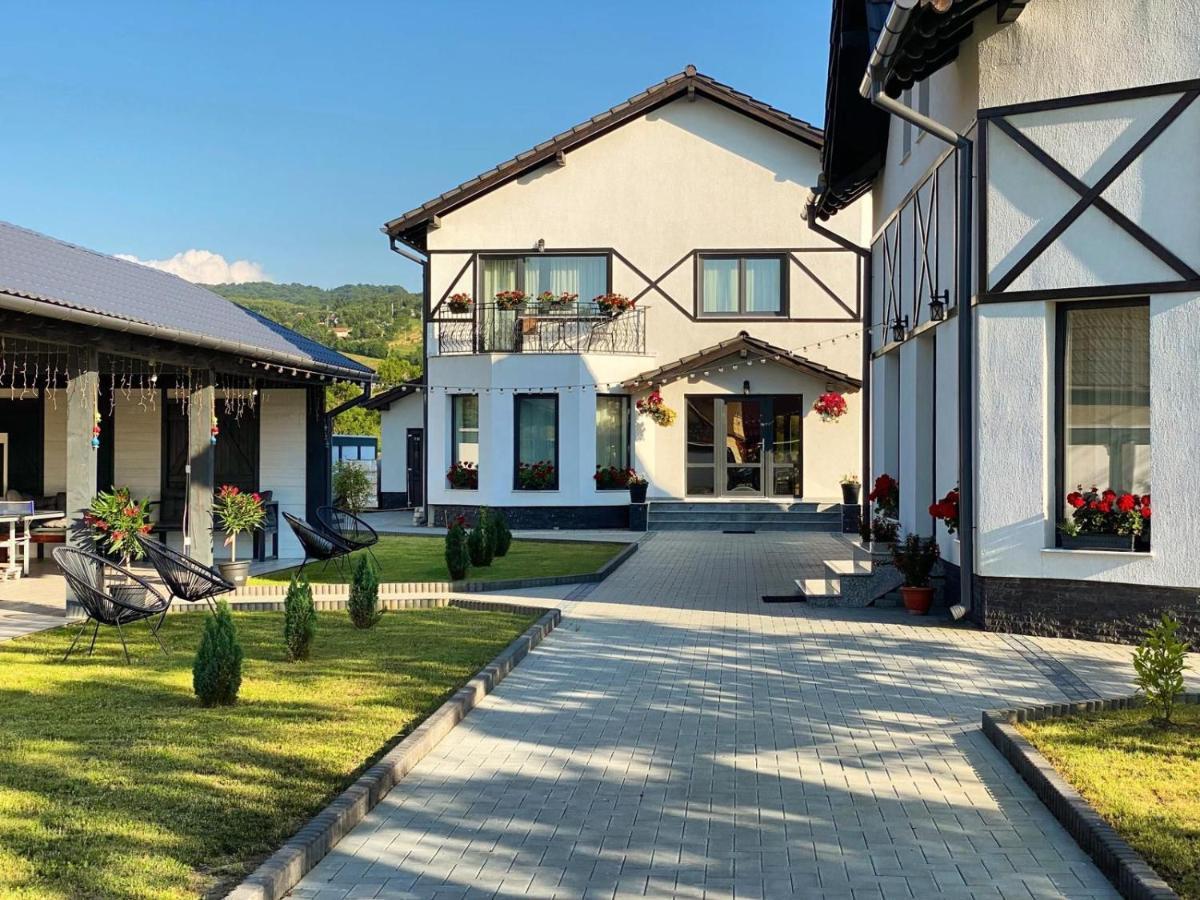 Casa Raira Hotel Barcani Ngoại thất bức ảnh