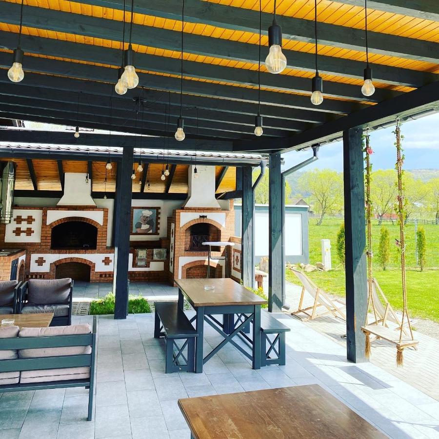 Casa Raira Hotel Barcani Ngoại thất bức ảnh